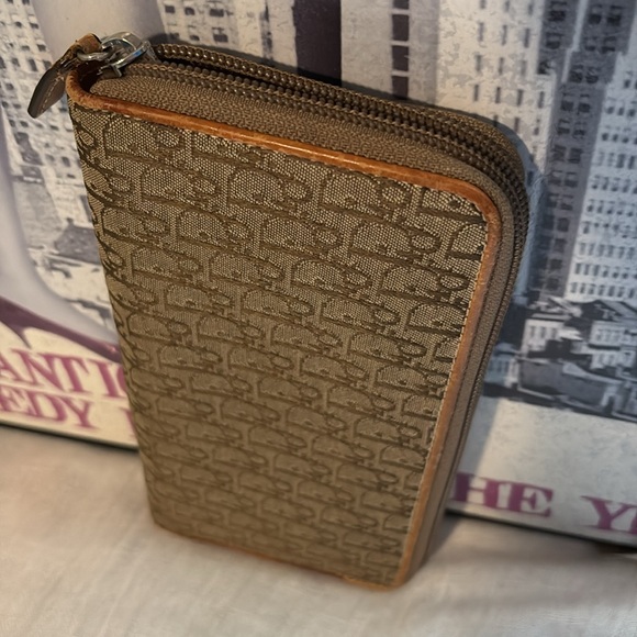 Dior Tan Wallet with Iconic Monogram Design - Picture 6 of 16